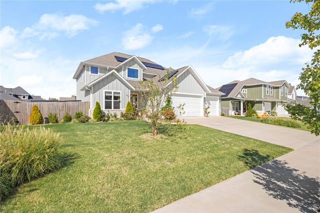 2812 S 20th Street, Rogers, AR 72758