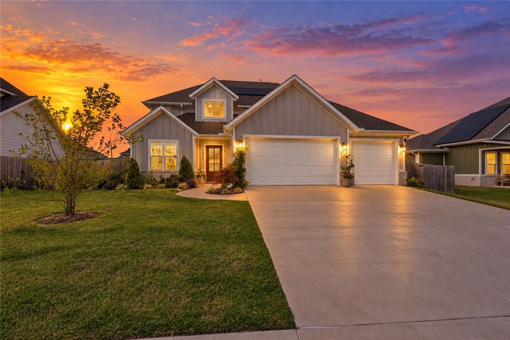 2812 S 20th Street, Rogers, AR 72758