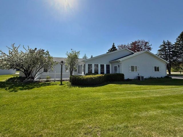 10215 E Royal, Stanwood, MI 49346