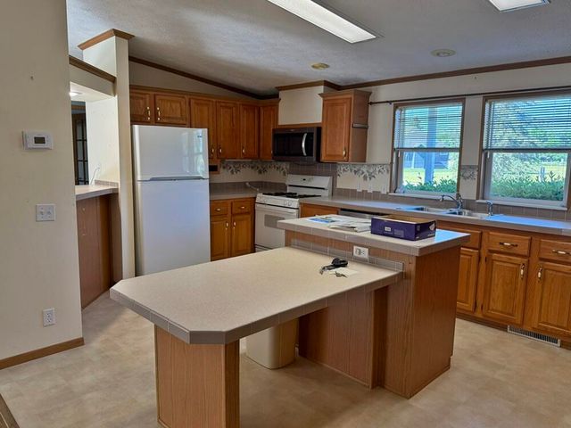 10215 E Royal, Stanwood, MI 49346