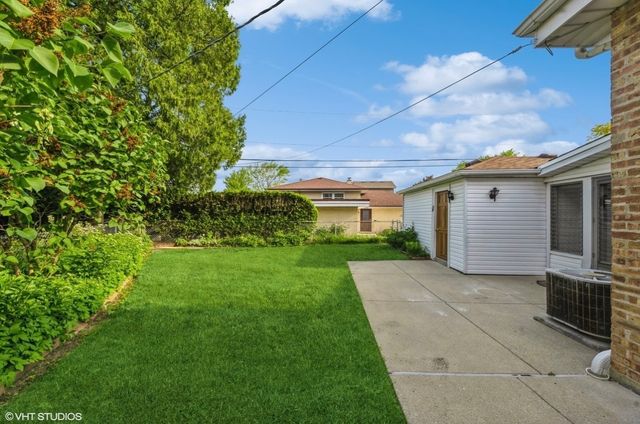 8050 N Prospect Street, Niles, IL 60714