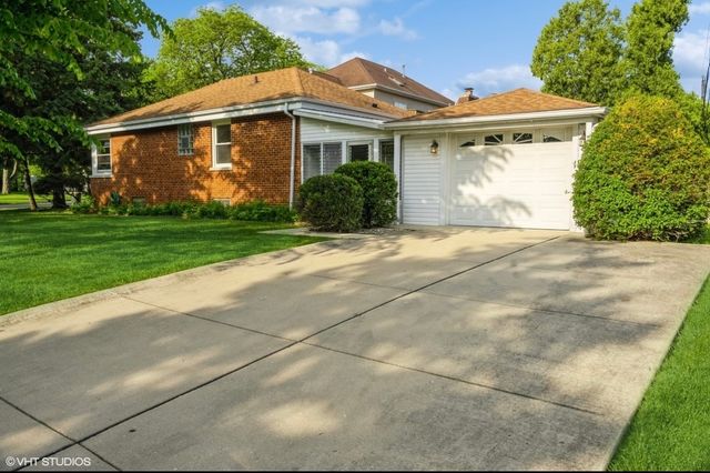 8050 N Prospect Street, Niles, IL 60714