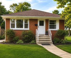 8050 N Prospect Street, Niles, IL 60714