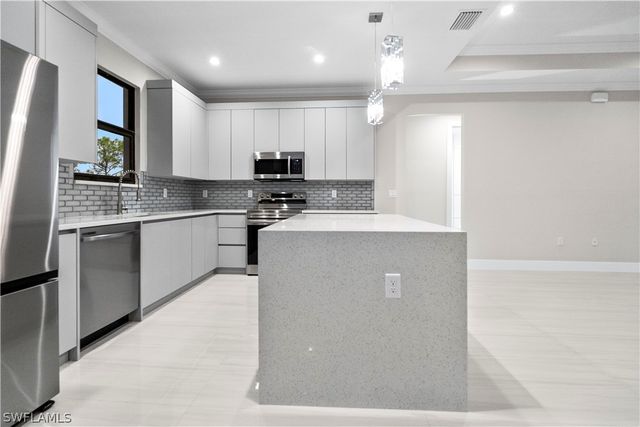 2997 28th AVE SE, Naples, FL 34117