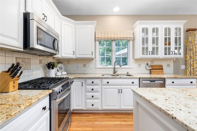 11 Prides Crossing Lane, North Kingstown, RI 02874