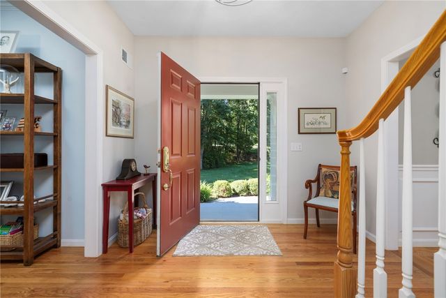 11 Prides Crossing Lane, North Kingstown, RI 02874
