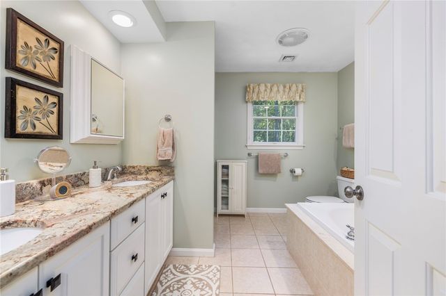 11 Prides Crossing Lane, North Kingstown, RI 02874