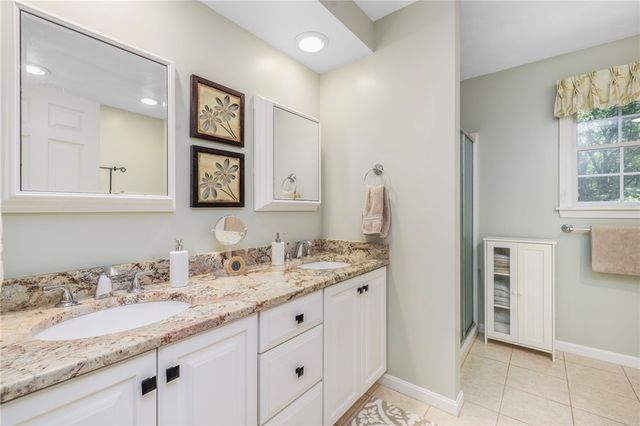 11 Prides Crossing Lane, North Kingstown, RI 02874