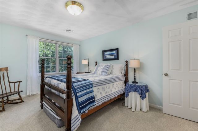 11 Prides Crossing Lane, North Kingstown, RI 02874