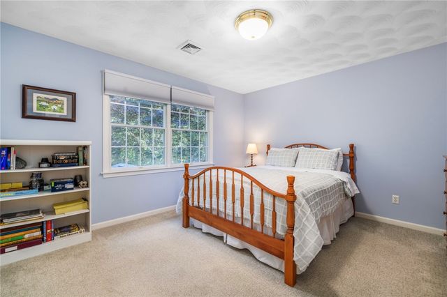 11 Prides Crossing Lane, North Kingstown, RI 02874