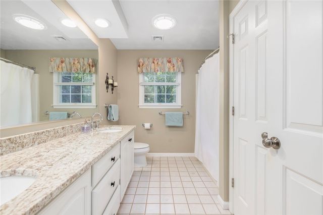 11 Prides Crossing Lane, North Kingstown, RI 02874