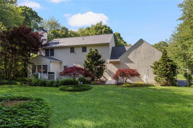 11 Prides Crossing Lane, North Kingstown, RI 02874