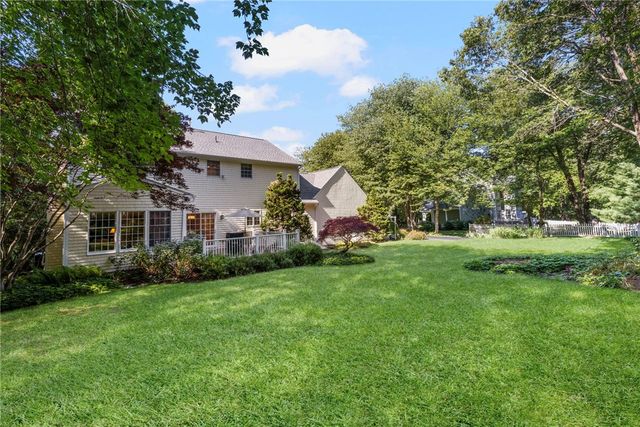 11 Prides Crossing Lane, North Kingstown, RI 02874