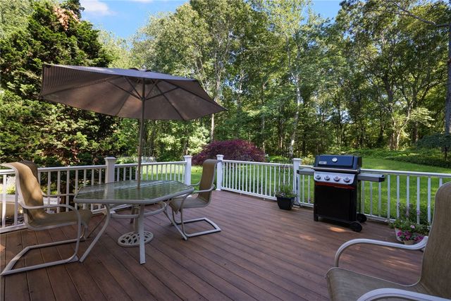 11 Prides Crossing Lane, North Kingstown, RI 02874