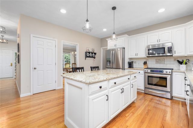 11 Prides Crossing Lane, North Kingstown, RI 02874