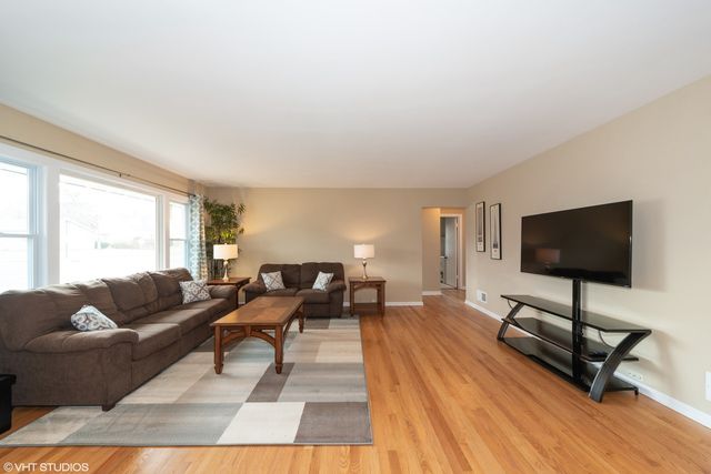 285 N Ridgeland Avenue, Elmhurst, IL 60126
