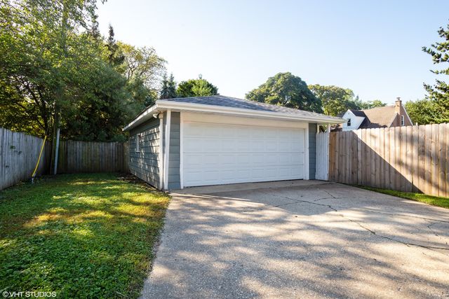 285 N Ridgeland Avenue, Elmhurst, IL 60126