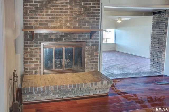 333 N LAKEVIEW Drive, Salem, IL 62881