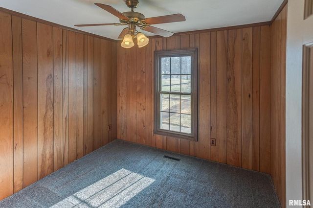 333 N LAKEVIEW Drive, Salem, IL 62881