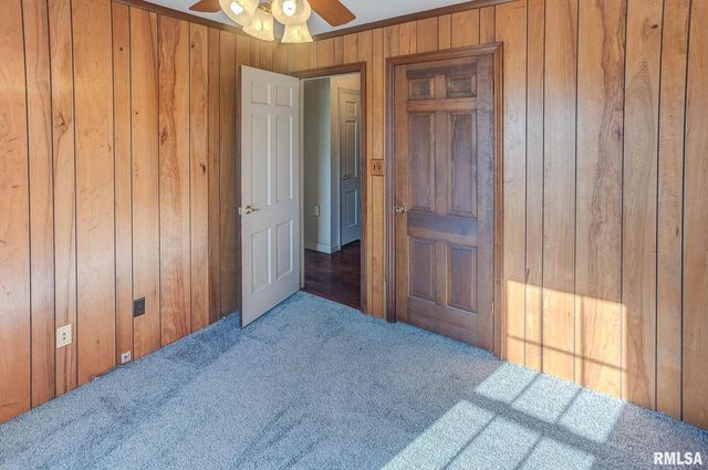 333 N LAKEVIEW Drive, Salem, IL 62881