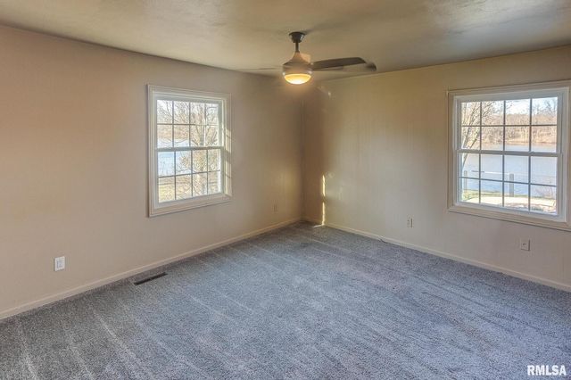 333 N LAKEVIEW Drive, Salem, IL 62881