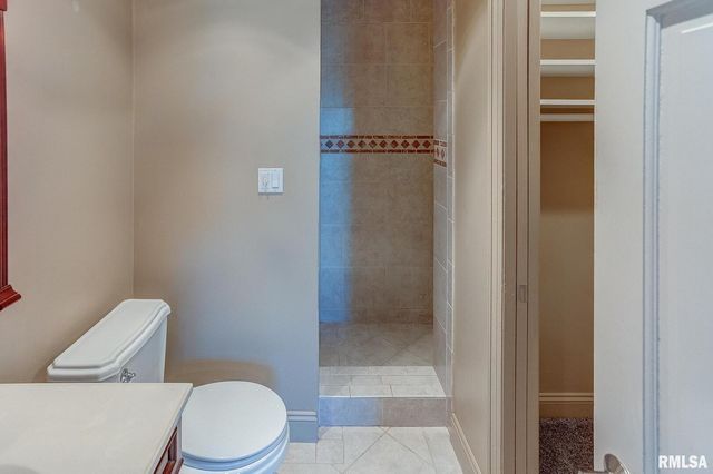 333 N LAKEVIEW Drive, Salem, IL 62881