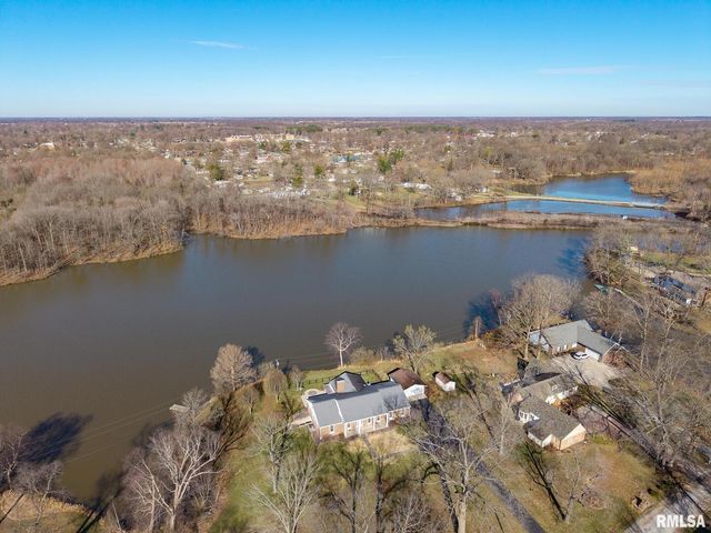 333 N LAKEVIEW Drive, Salem, IL 62881