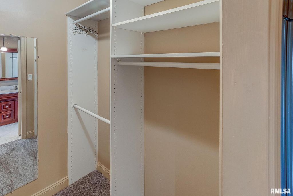 Image 40 of property listing at 333 N LAKEVIEW Drive, Salem, IL 62881