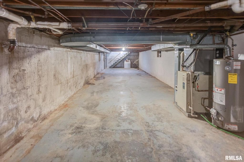 Image 45 of property listing at 333 N LAKEVIEW Drive, Salem, IL 62881