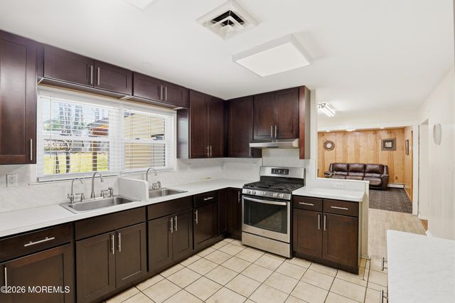41 Marginal Road, Jackson, NJ 08527