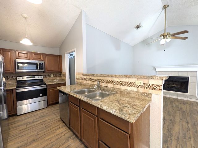 323 Teakwood Lane, Lewisville, TX 75067