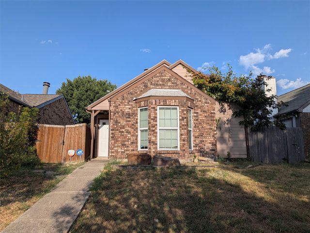 323 Teakwood Lane, Lewisville, TX 75067