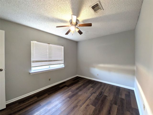 323 Teakwood Lane, Lewisville, TX 75067