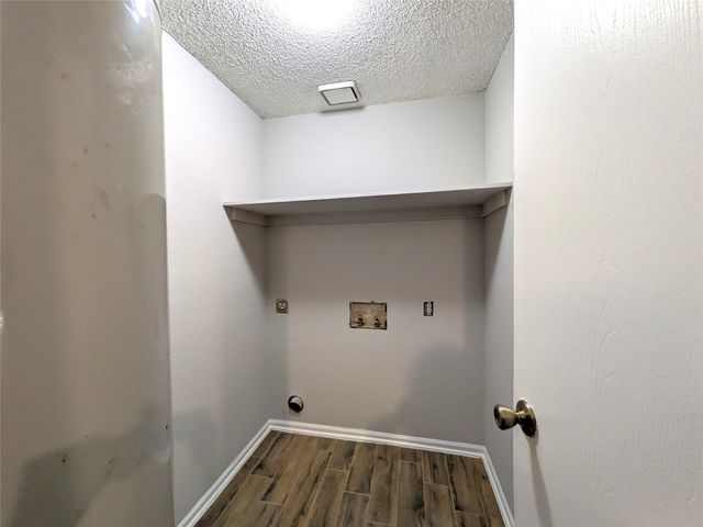 323 Teakwood Lane, Lewisville, TX 75067