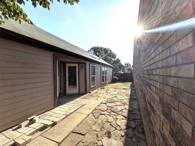 323 Teakwood Lane, Lewisville, TX 75067