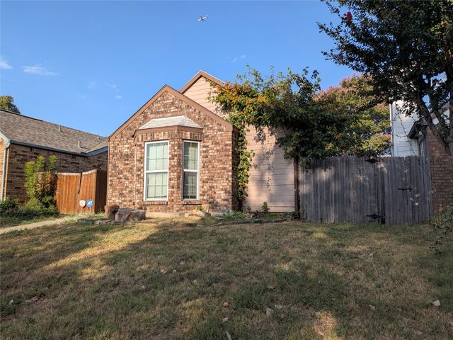 323 Teakwood Lane, Lewisville, TX 75067