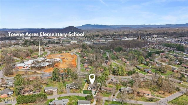 2306 Rambling Road, Johnson City, TN 37604