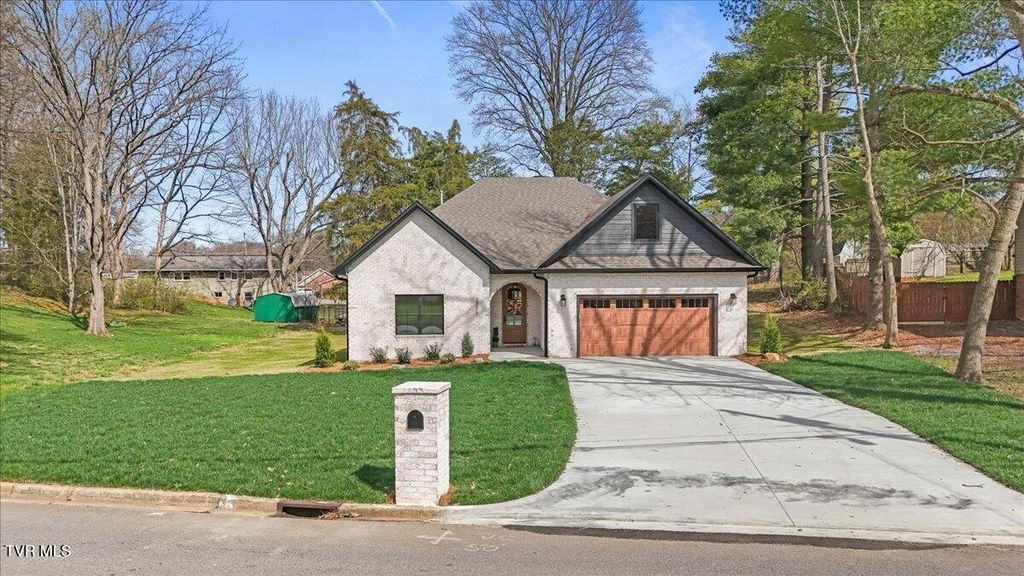 2306 Rambling Road, Johnson City, TN 37604