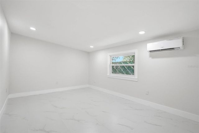 8118 TANGLEWOOD LANE, Tampa, FL 33615