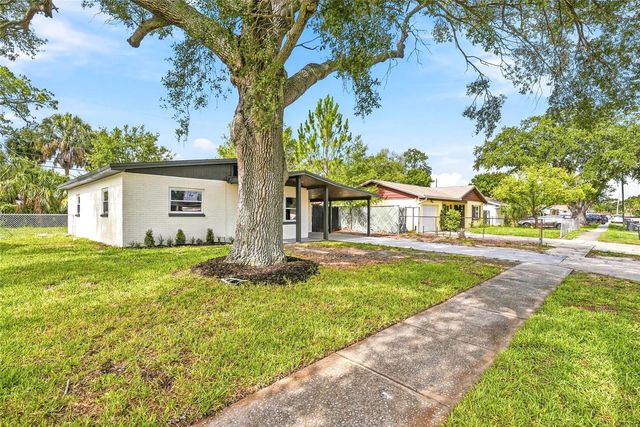 8118 TANGLEWOOD LANE, Tampa, FL 33615