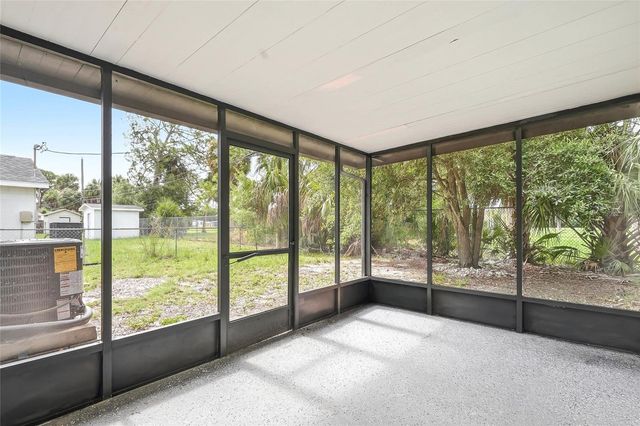 8118 TANGLEWOOD LANE, Tampa, FL 33615
