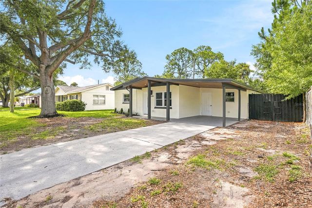 8118 TANGLEWOOD LANE, Tampa, FL 33615