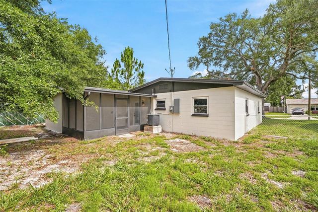 8118 TANGLEWOOD LANE, Tampa, FL 33615