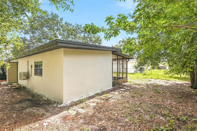 8118 TANGLEWOOD LANE, Tampa, FL 33615