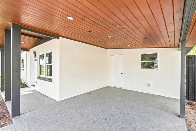 8118 TANGLEWOOD LANE, Tampa, FL 33615