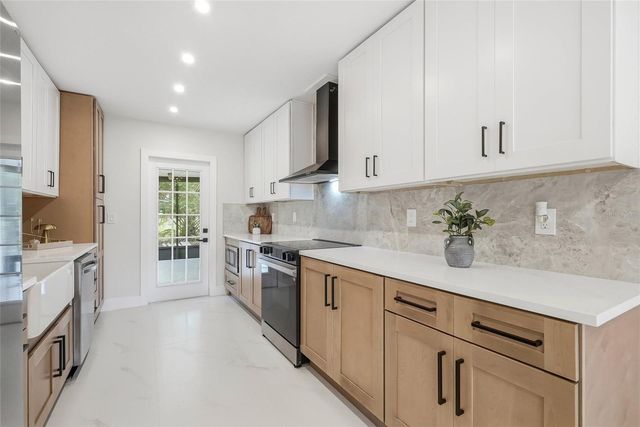 8118 TANGLEWOOD LANE, Tampa, FL 33615