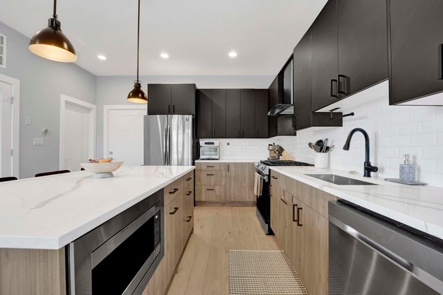 1932 N Drake Avenue 2W, Chicago, IL 60647