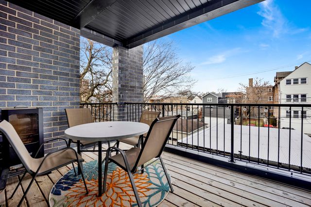 1932 N Drake Avenue 2W, Chicago, IL 60647