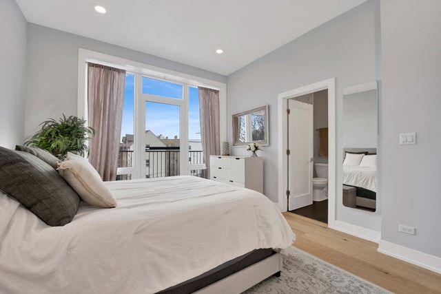 1932 N Drake Avenue 2W, Chicago, IL 60647