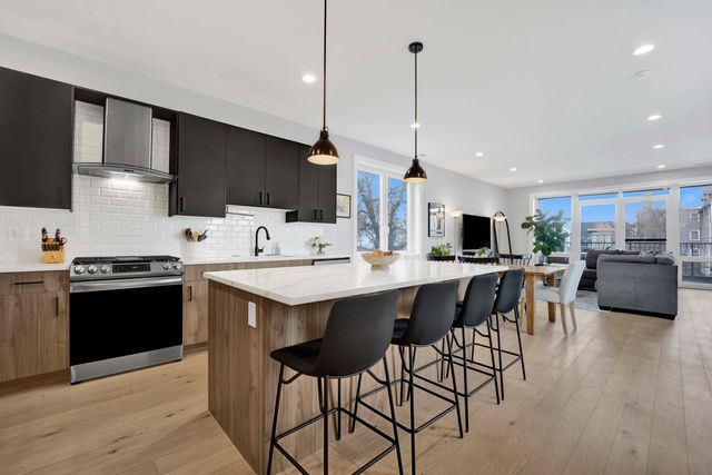 1932 N Drake Avenue 2W, Chicago, IL 60647